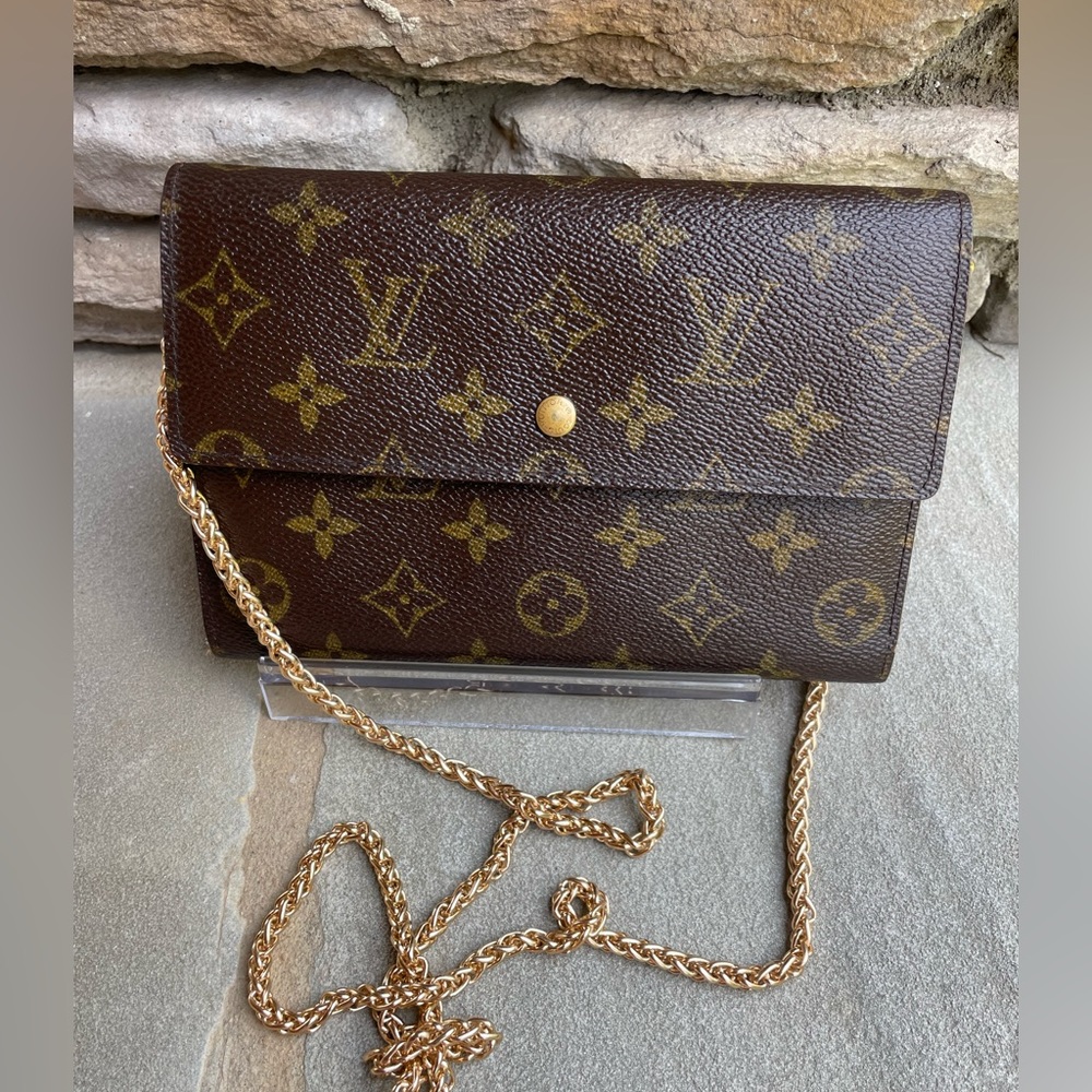 Louis Vuitton Monogram Passport Pouchette VGUC